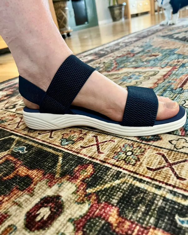 Muchos clientes sienten más comodidad con nuestras sandalias y chanclas.