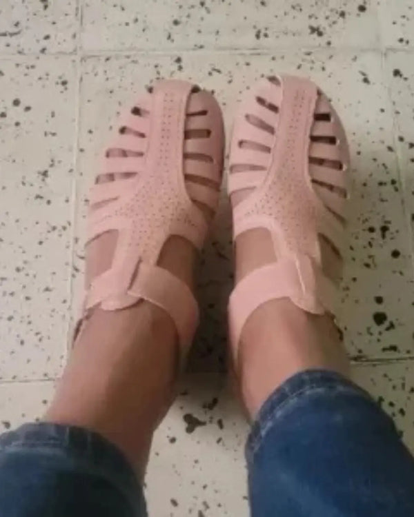 Muchos clientes sienten más comodidad con nuestras sandalias y chanclas.