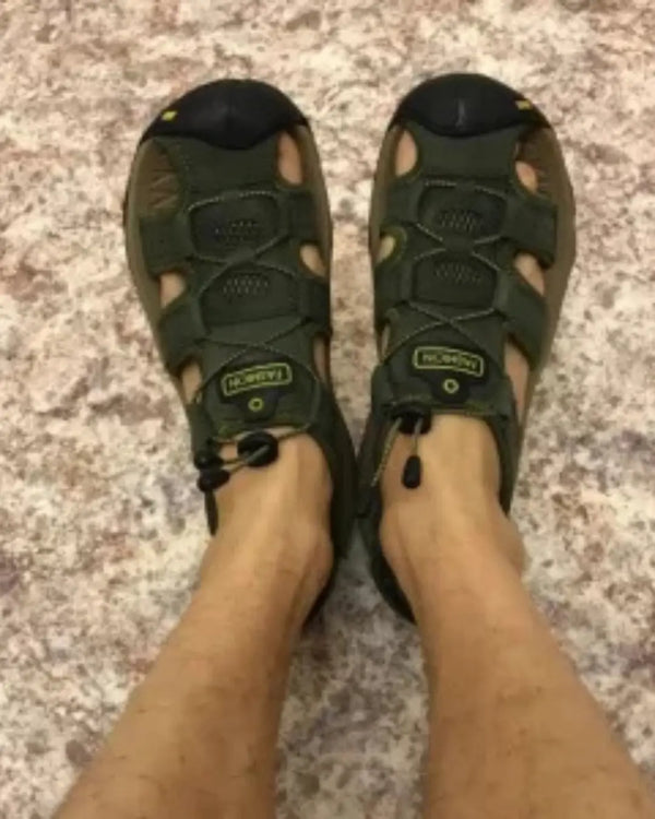 Muchos clientes sienten más comodidad con nuestras sandalias y chanclas.