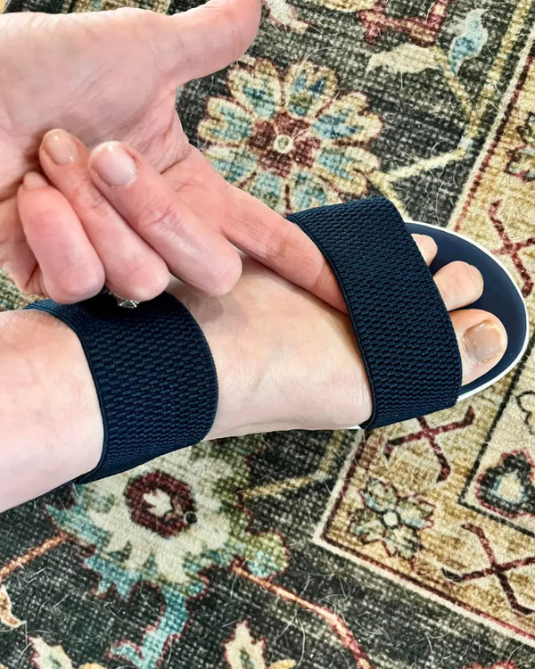 Muchos clientes sienten más comodidad con nuestras sandalias y chanclas.