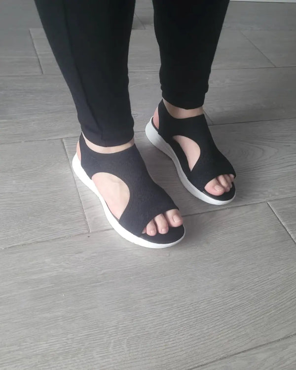 Muchos clientes sienten más comodidad con nuestras sandalias y chanclas.