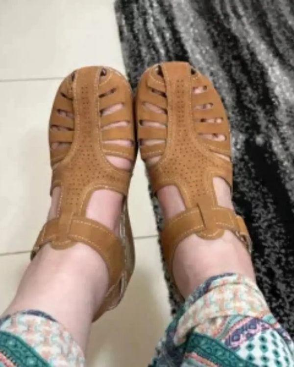 Muchos clientes sienten más comodidad con nuestras sandalias y chanclas.